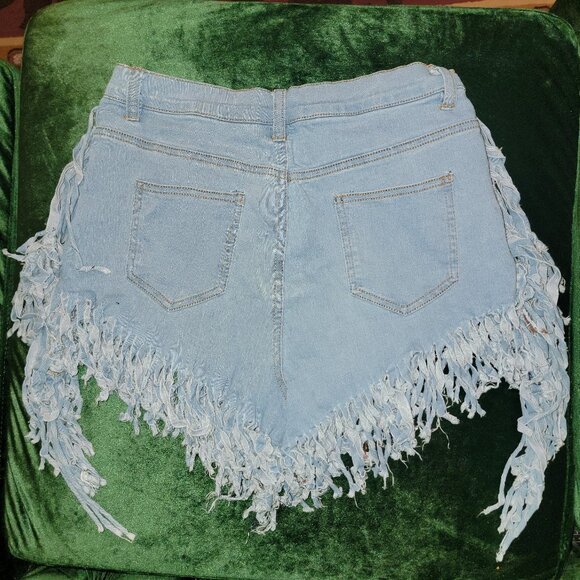 🎉 NEW FRINGE JEAN SHORTS - Picture 3 of 3